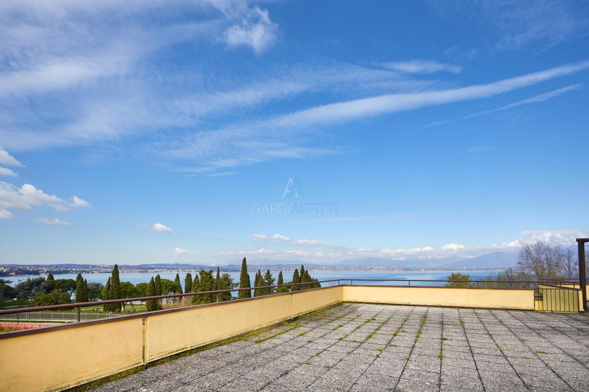 Appartamento Moonlight Apartment - Terrazza Vista Lago E Piscina Desenzano del Garda