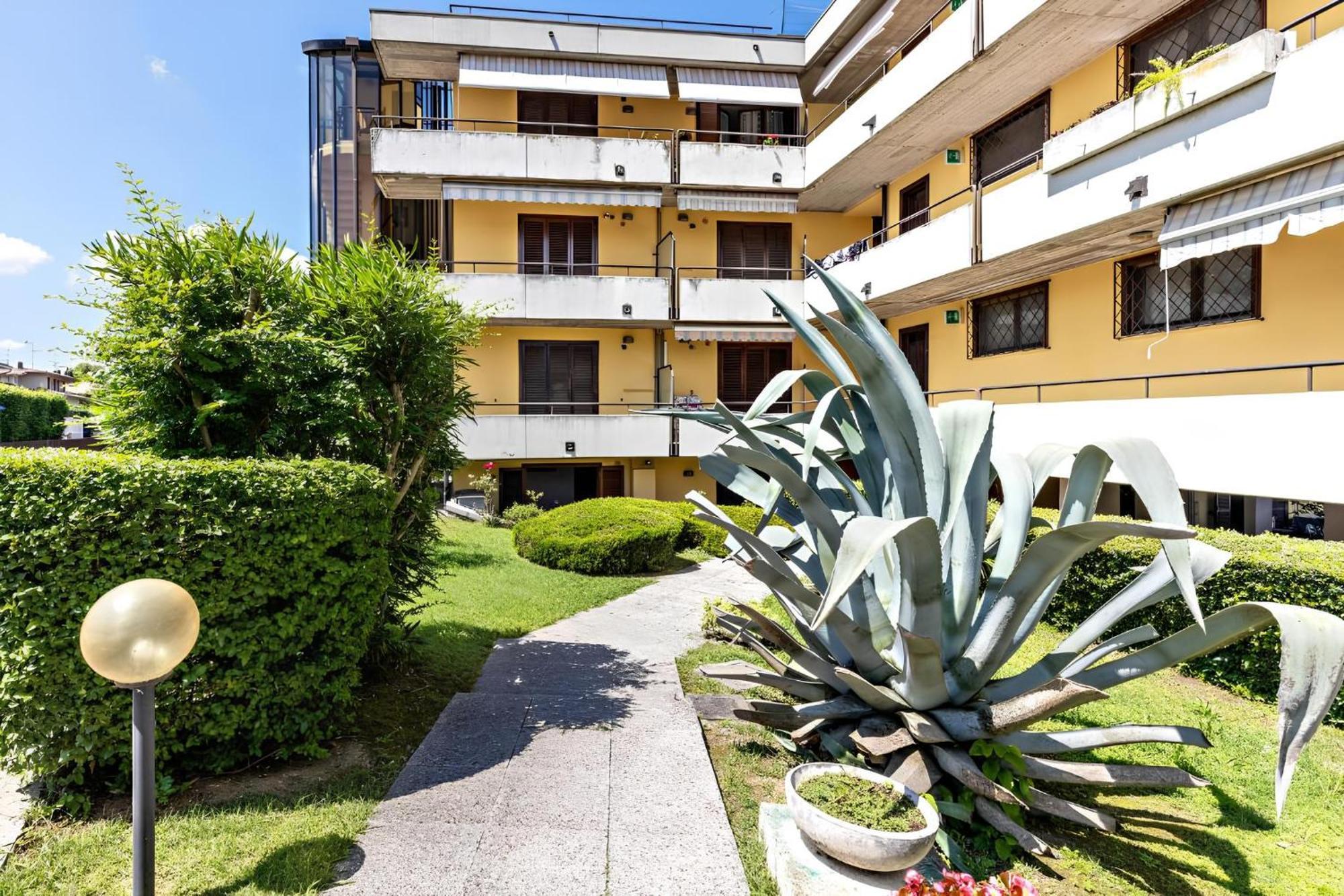 Moonlight Apartment - Terrazza Vista Lago E Piscina Appartamento Desenzano del Garda
